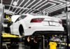 Serwis Maserati krok po kroku: przeglądy, oleje i realne ceny w niezależnych warsztatach Mechanik serwisuje białe Maserati w nowoczesnym warsztacie